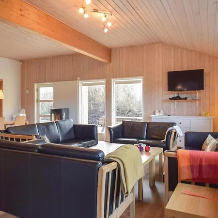 Seven-Bedroom Holiday Home in Humble Vakantiehuis