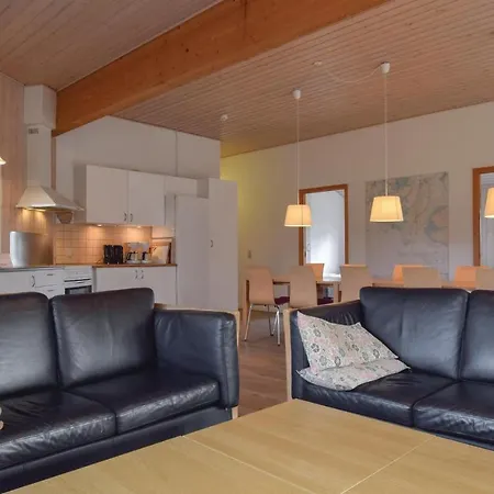 Seven-Bedroom Holiday Home in Humble *