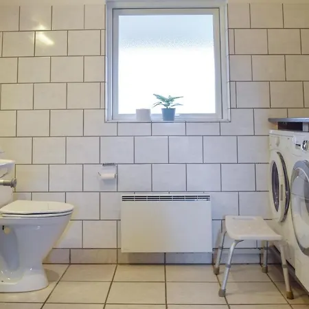 Seven-Bedroom Holiday Home in Humble Vakantiehuis Nordenbro Vesteregn