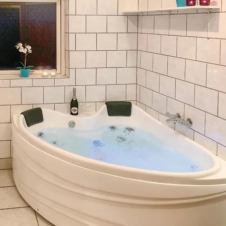 Сasa de vacaciones Seven-bedroom In