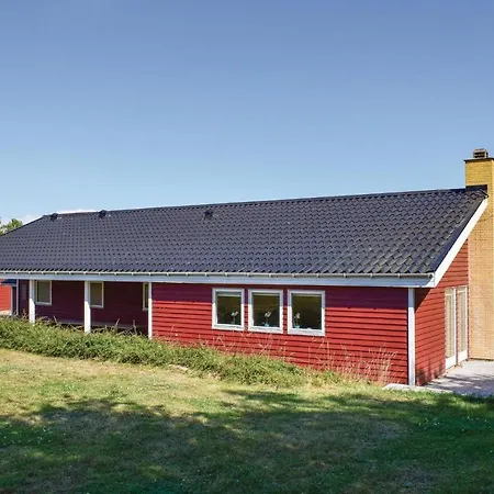Seven-Bedroom Holiday Home in Humble *
