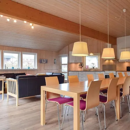 Dom wakacyjny Seven-bedroom In *