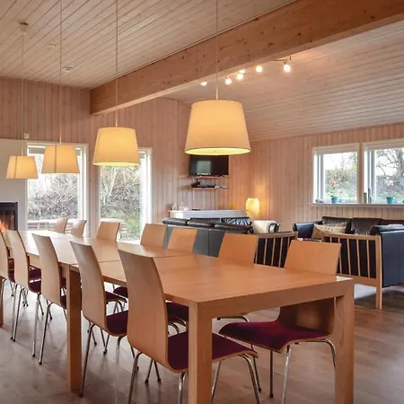 Seven-Bedroom Holiday Home in Humble Vakantiehuis